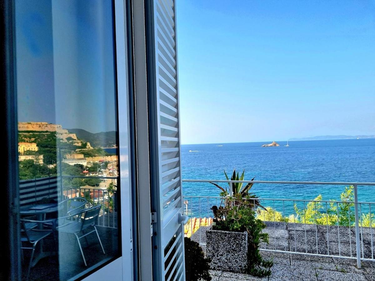 Appartamenti La Terrazza Sulle Ghiaie - Goelba Portoferraio Exteriér fotografie